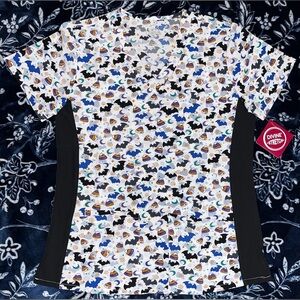 NWT! Divine Stretch Halloween Bats & Candy Corn Graphic Print Scrub Top 19” P2P